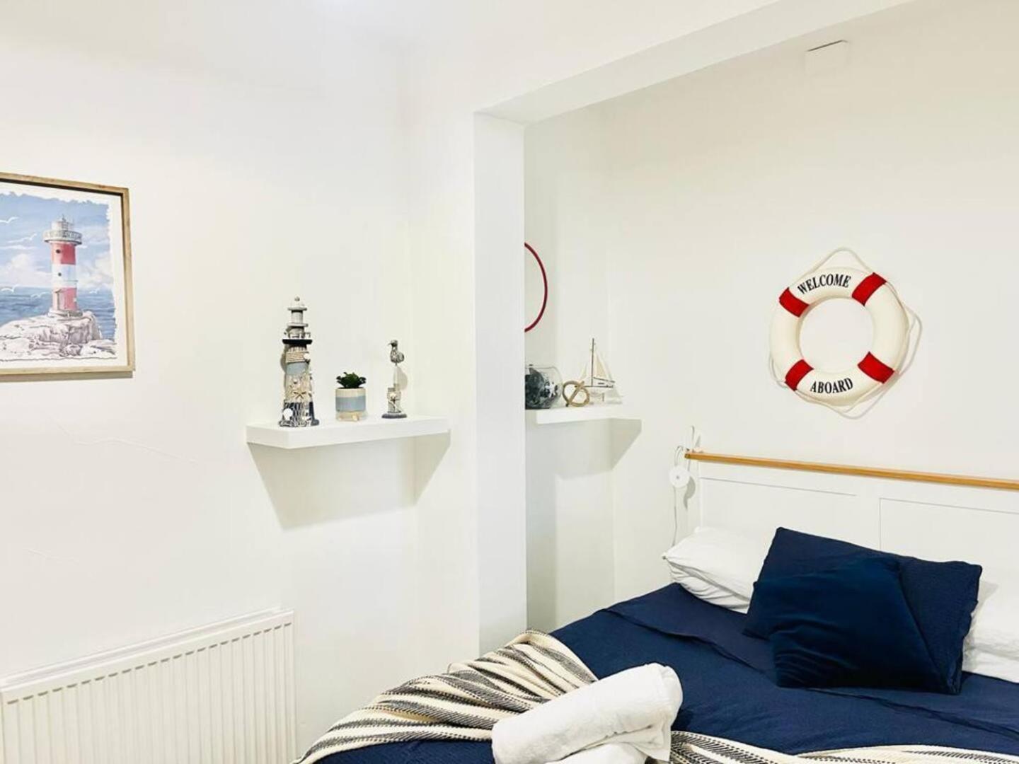 Stunning 3 Double Bedroom Beach Front Apartment Portsmouth Exterior photo